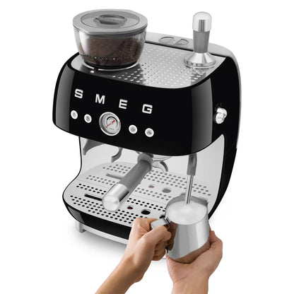 EGF03BLEU__smeg-macchina-caffe-espresso-macinacaffe-integrato-nero-05.webp