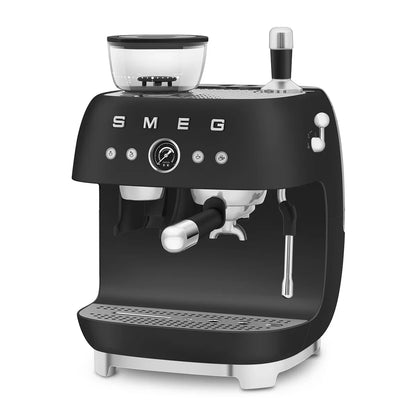 EGF03BLMEU__smeg-macchina-caffe-espresso-macinacaffe-integrato-nero-opaco-04.webp