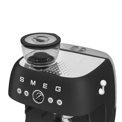 EGF03BLMEU__smeg-macchina-caffe-espresso-macinacaffe-integrato-nero-opaco-07.webp