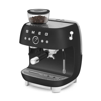 EGF03BLMEU__smeg-macchina-caffe-espresso-macinacaffe-integrato-nero-opaco-09.webp