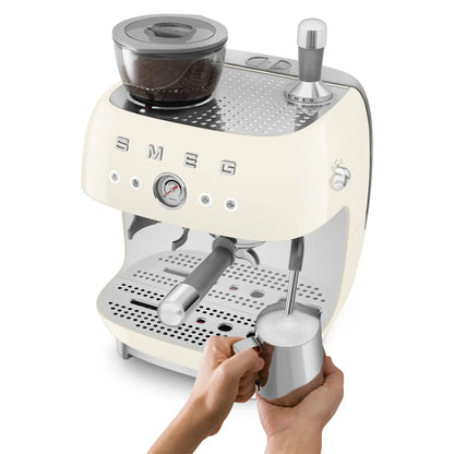 EGF03CREU__smeg-macchina-caffe-espresso-macinacaffe-integrato-panna-05.webp