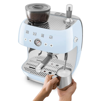 EGF03PBEU__smeg-macchina-caffe-espresso-macinacaffe-integrato-azzurro-05.webp