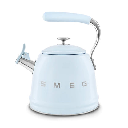 WKF01PB__smeg-bollitore-con-fischio-50s-style-azzurro-01