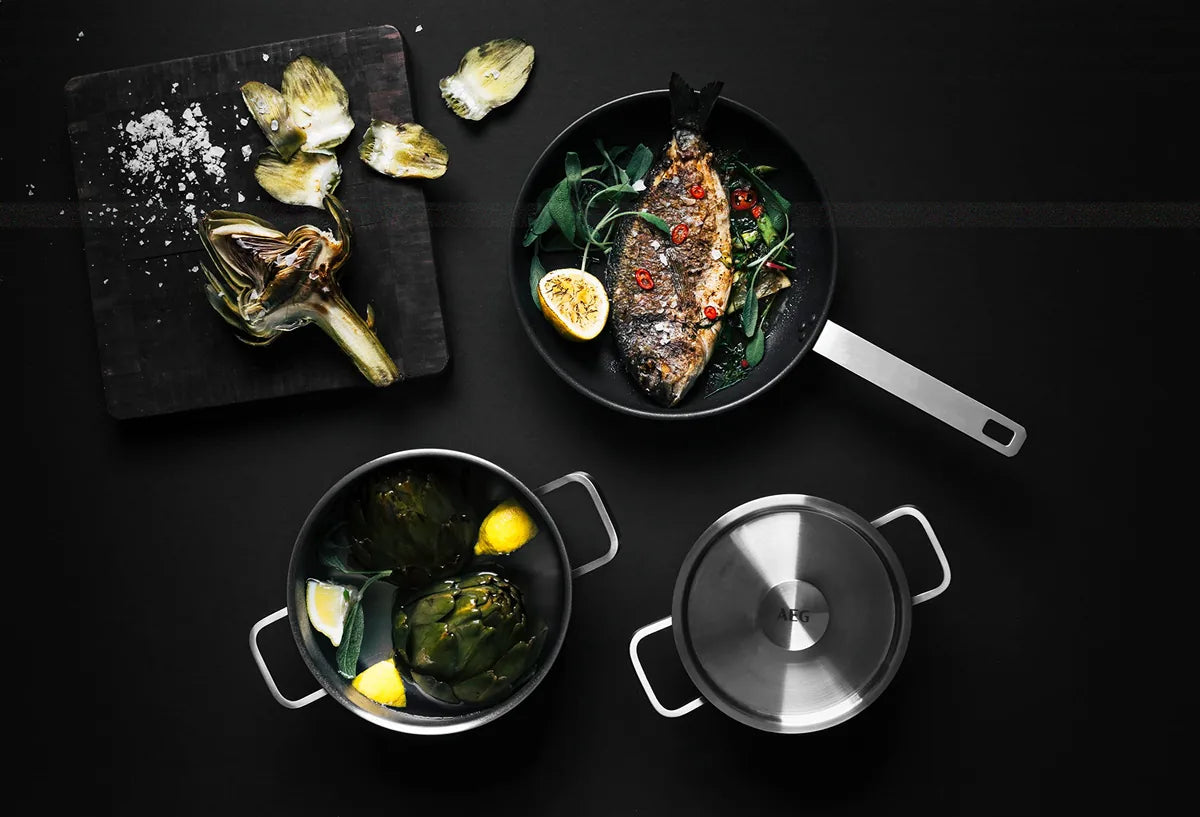 AEG Set 3 Padelle e Pentole acciaio inox antiaderente con manico ergonomico