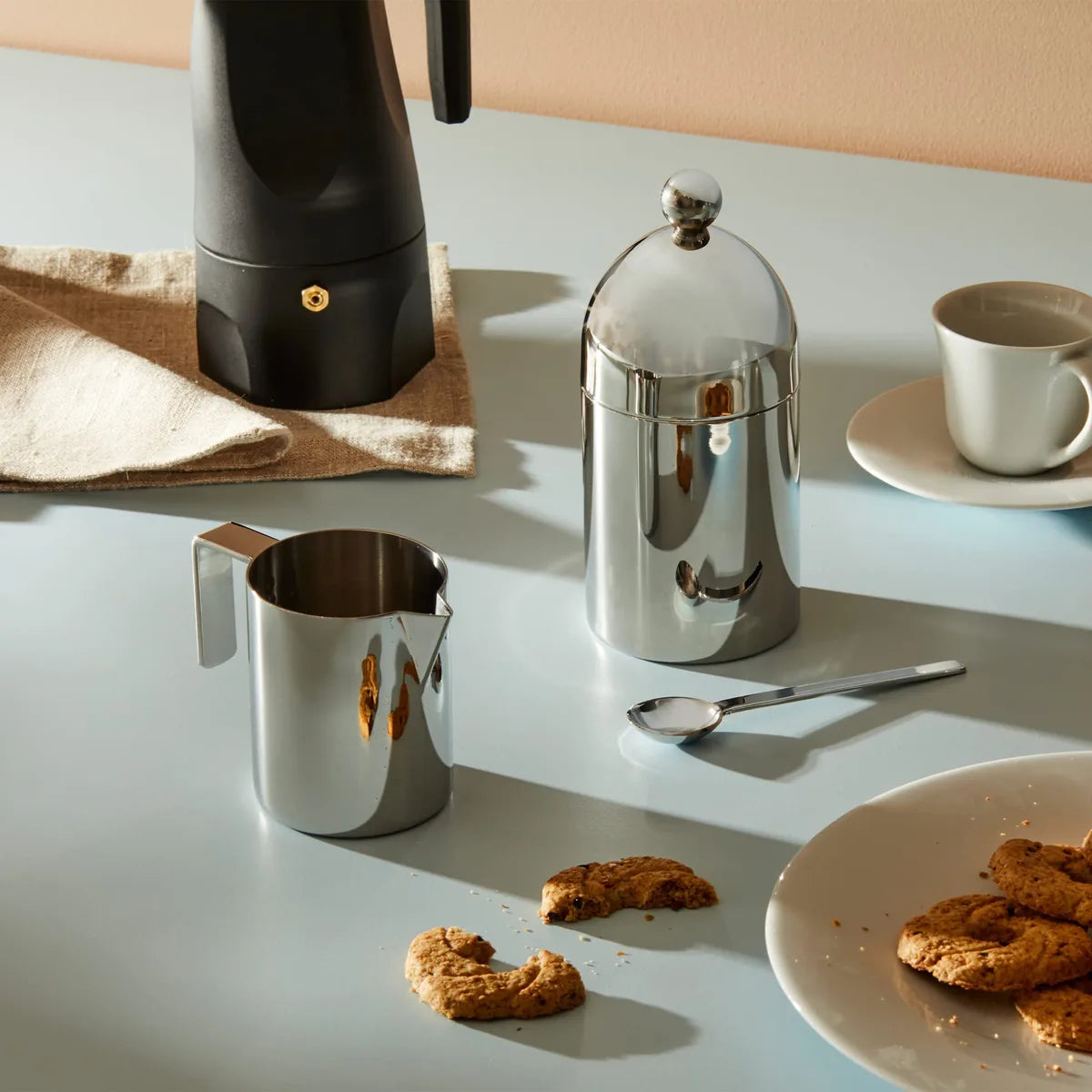 Alessi Officina zuccheriera con cucchiaino in acciaio inox lucido, design Aldo Rossi