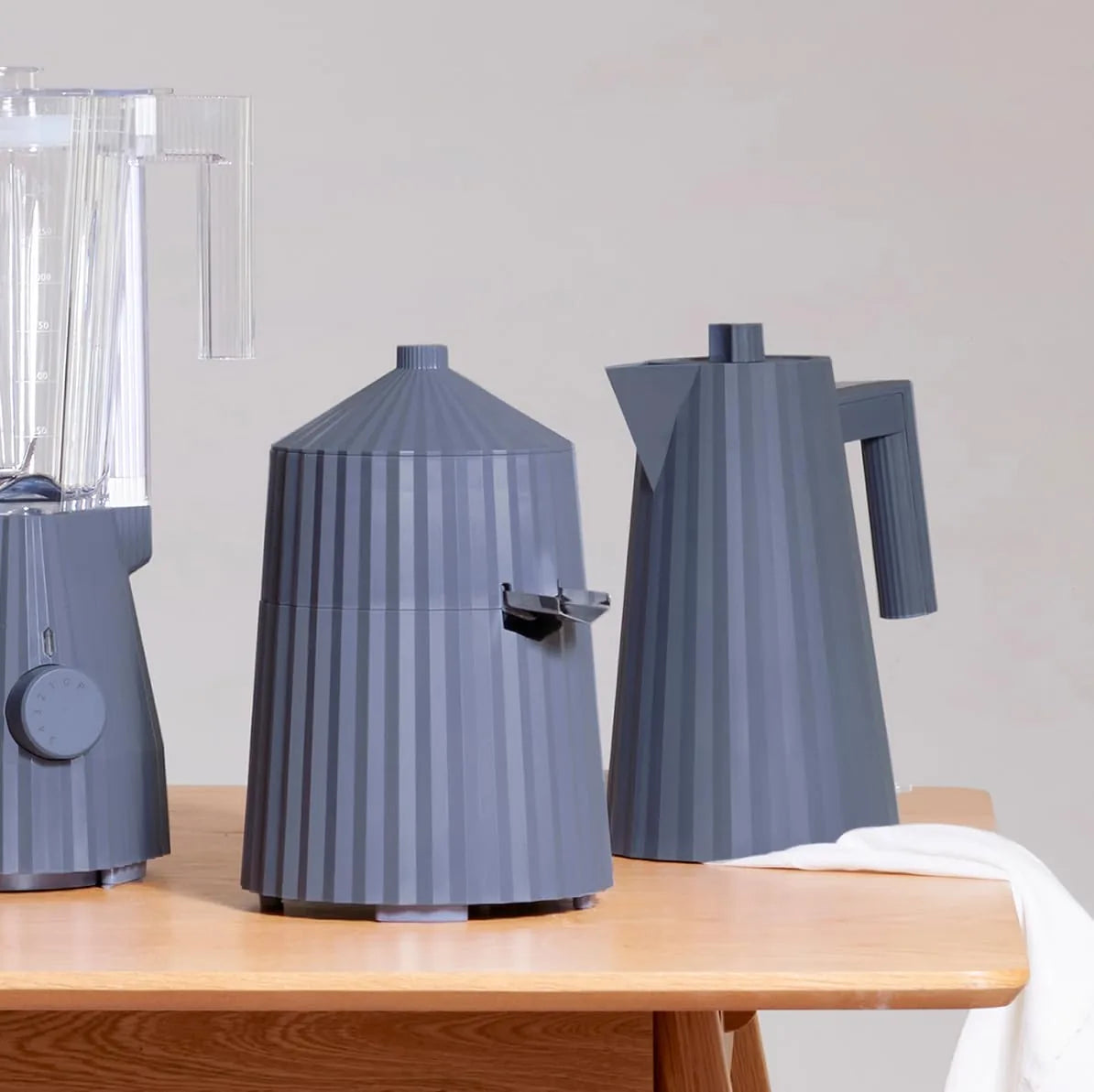 Alessi Spremiagrumi Elettrico Plissé resina termoplastica design Michele De Lucchi