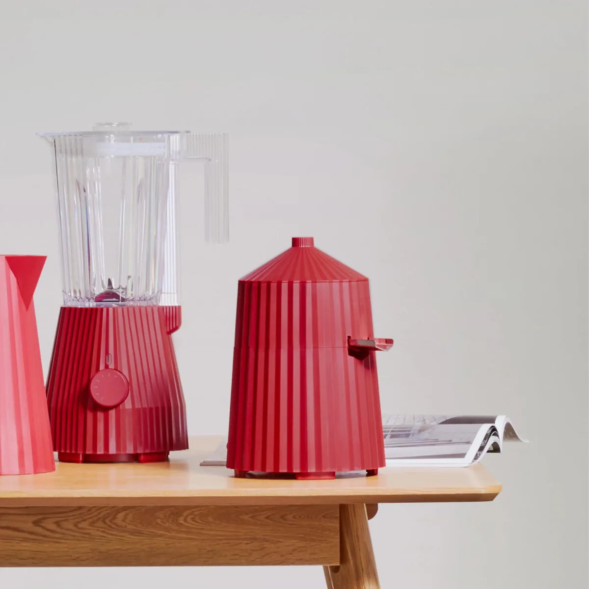 Alessi Spremiagrumi Elettrico Plissé resina termoplastica design Michele De Lucchi