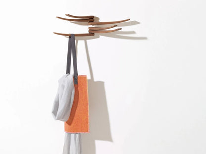 Arper Wing Appendiabiti design Lievore Altherr legno noce e metallo
