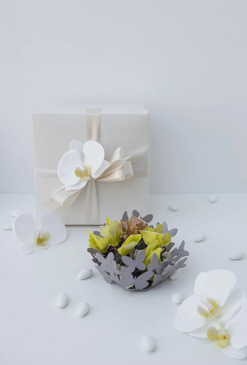 Arti & Mestieri Bomboniera Cestino Farfalle in ceramica bianco e sabbia