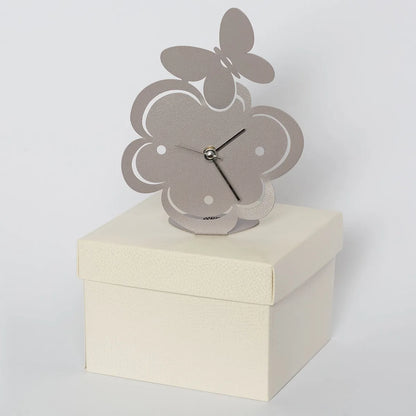 Arti & Mestieri Orologio Farfallina bomboniera di design in ferro, disponibile in bianco e sabbia