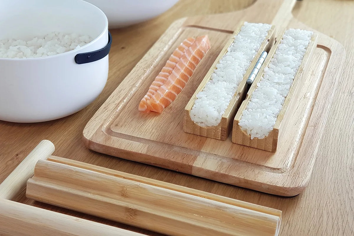 Cookut Sooshi Kit per Sushi Maki in bambù naturale colore beige - Set completo con stampo e pressa