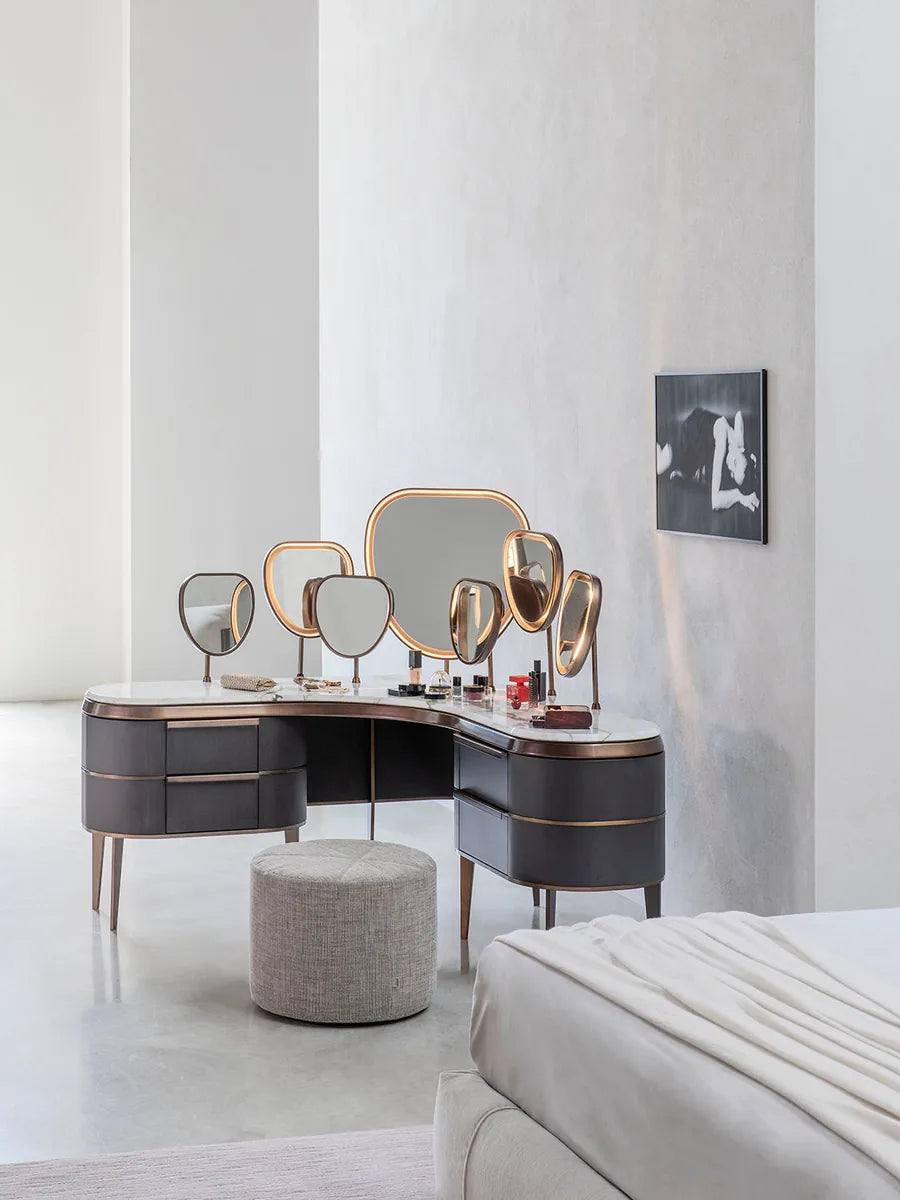 Flou Amal letto matrimoniale design Carlo Colombo con profili metallici oro brunito nickel nero