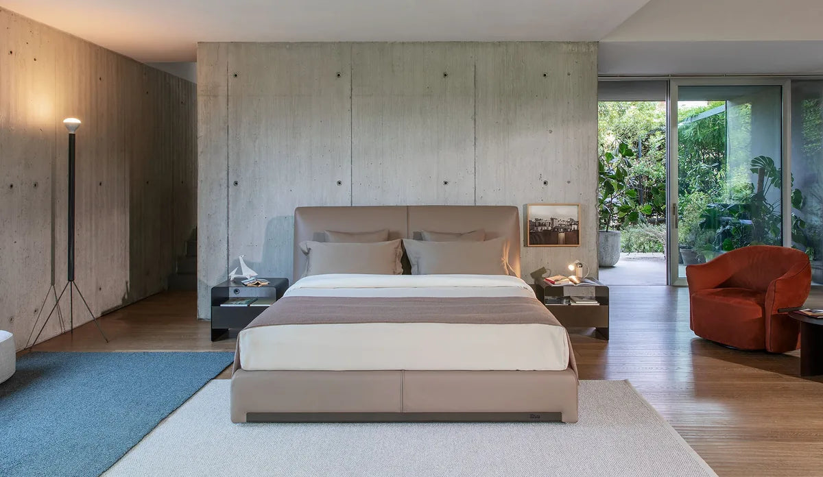Flou AtelierM letto matrimoniale design tessile imbottito testata plissé