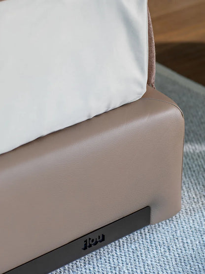 Flou AtelierM letto matrimoniale design tessile imbottito testata plissé
