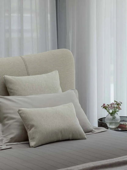 Flou Baia - Letto matrimoniale design con imbottiture e piedini metallo, design Emanuela Garbin