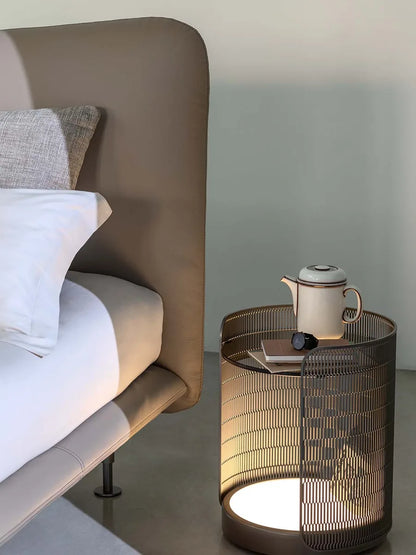 Flou Baia - Letto matrimoniale design con imbottiture e piedini metallo, design Emanuela Garbin