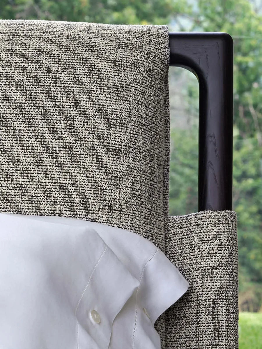 Flou Gaudí Matrimoniale - letto in legno massello con rivestimento tessile, design italiano