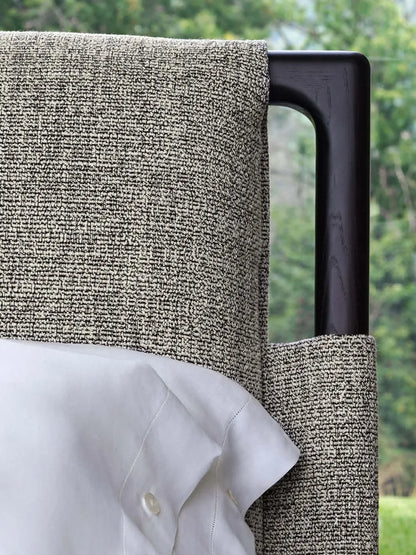 Flou Gaudí Matrimoniale - letto in legno massello con rivestimento tessile, design italiano
