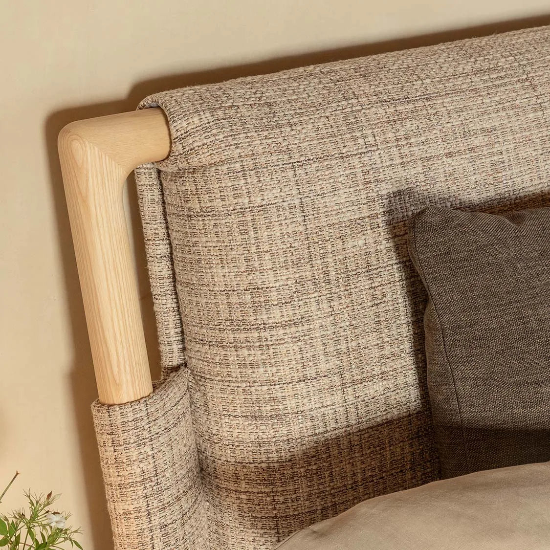 Flou Gaudí Matrimoniale - letto in legno massello con rivestimento tessile, design italiano