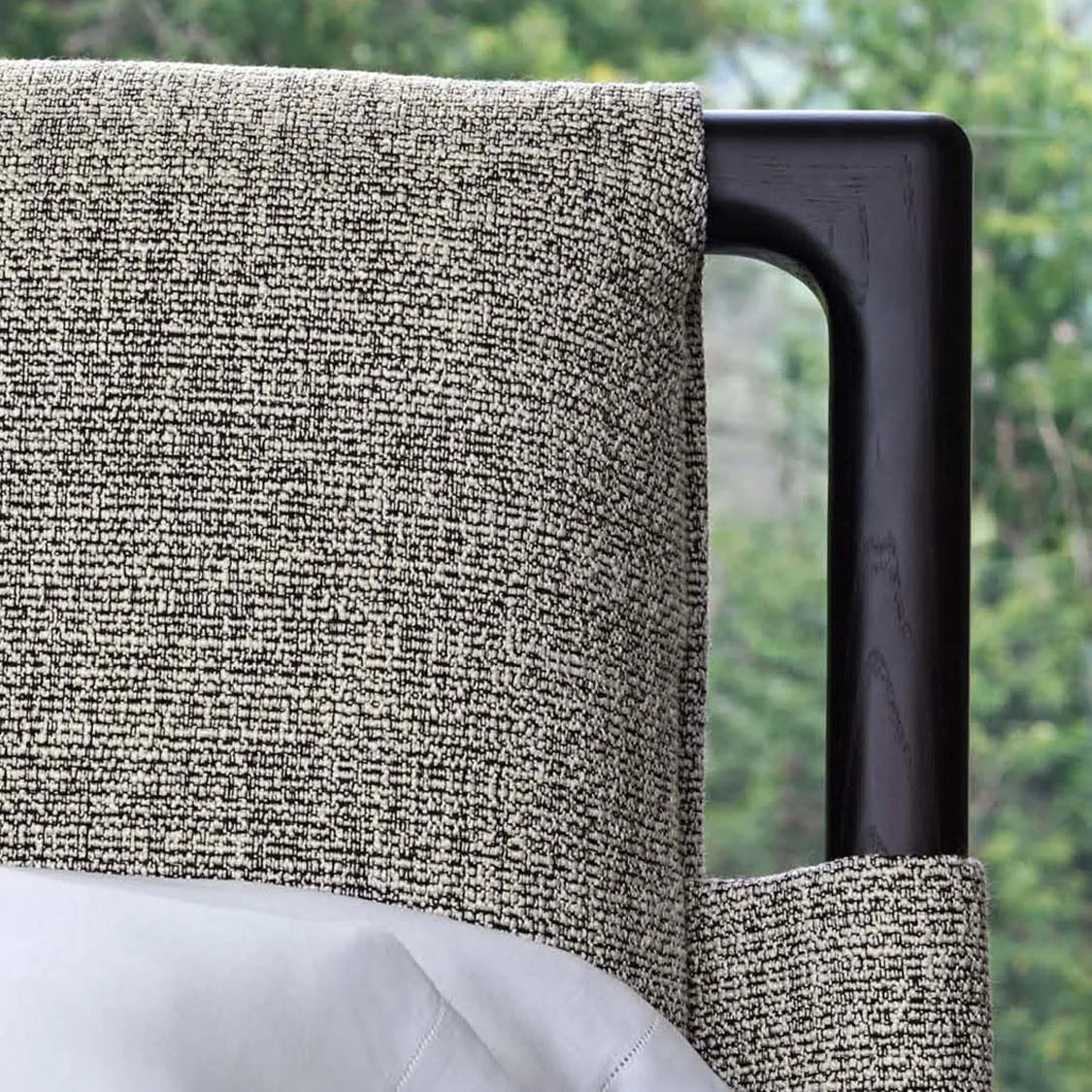 Flou Gaudí Matrimoniale - letto in legno massello con rivestimento tessile, design italiano