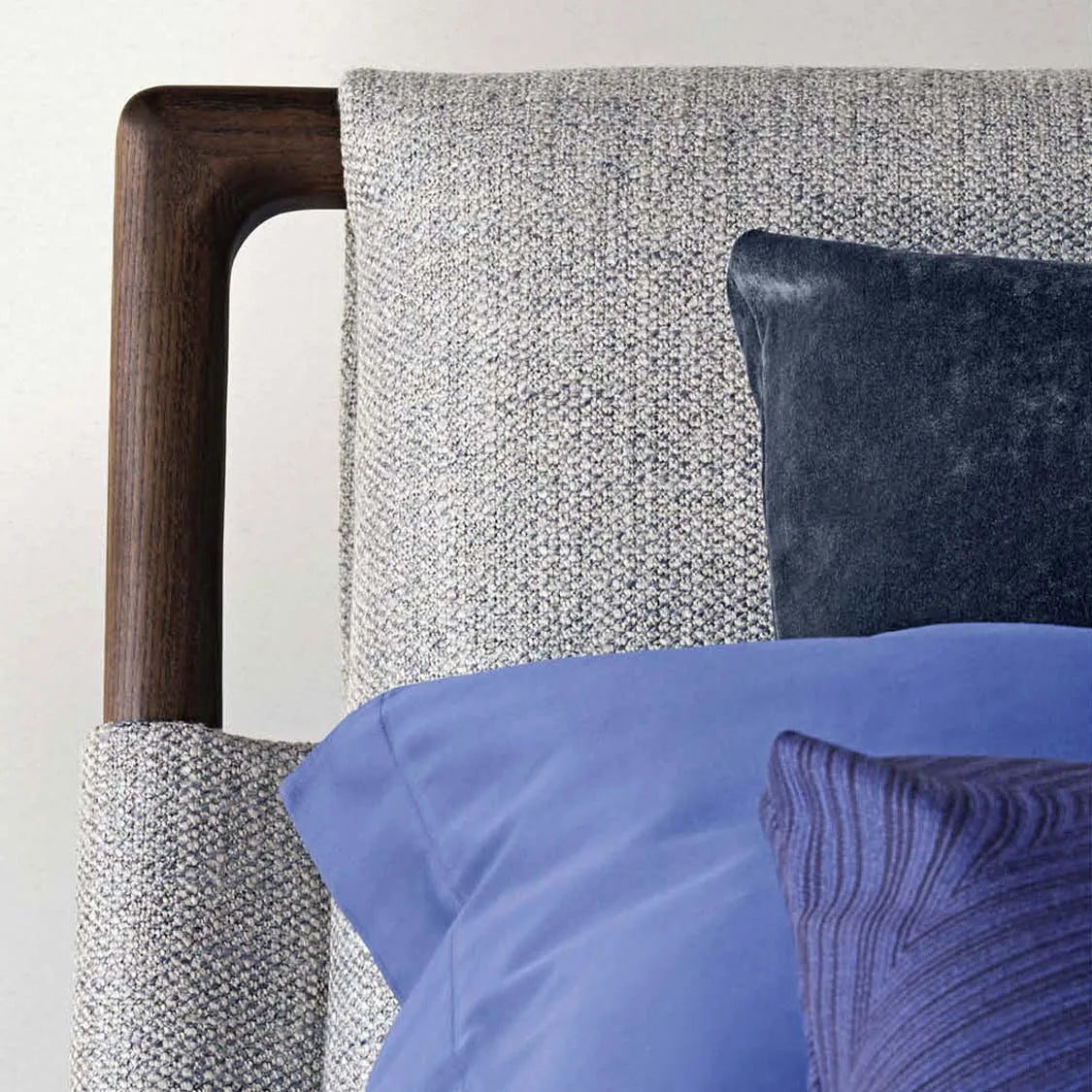 Flou Gaudí Matrimoniale - letto in legno massello con rivestimento tessile, design italiano