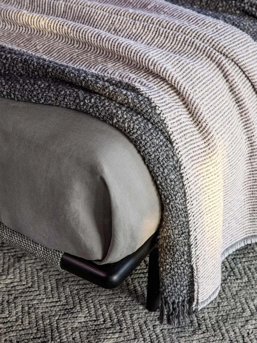 Flou Gaudí Matrimoniale - letto in legno massello con rivestimento tessile, design italiano