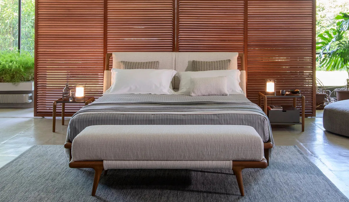Flou Gaudí Matrimoniale - letto in legno massello con rivestimento tessile, design italiano