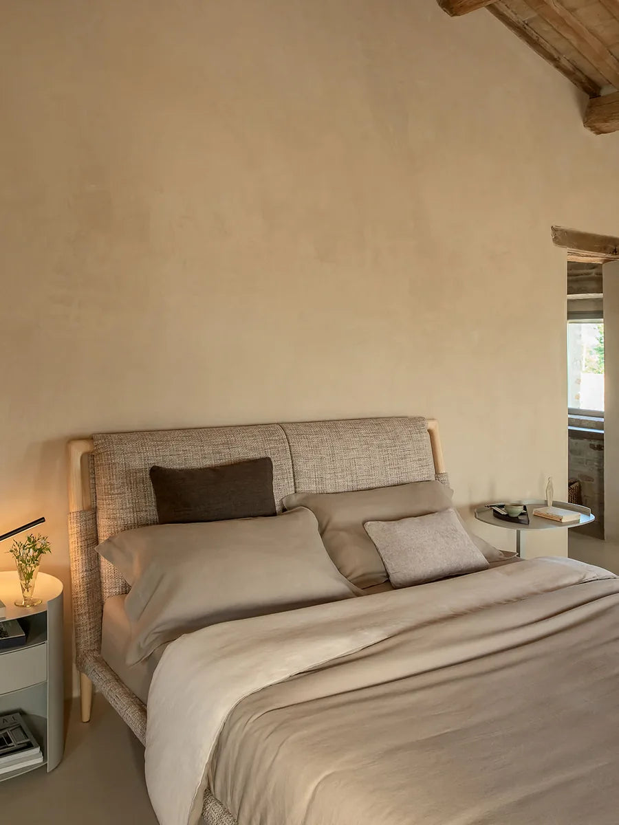 Flou Gaudí Matrimoniale - letto in legno massello con rivestimento tessile, design italiano