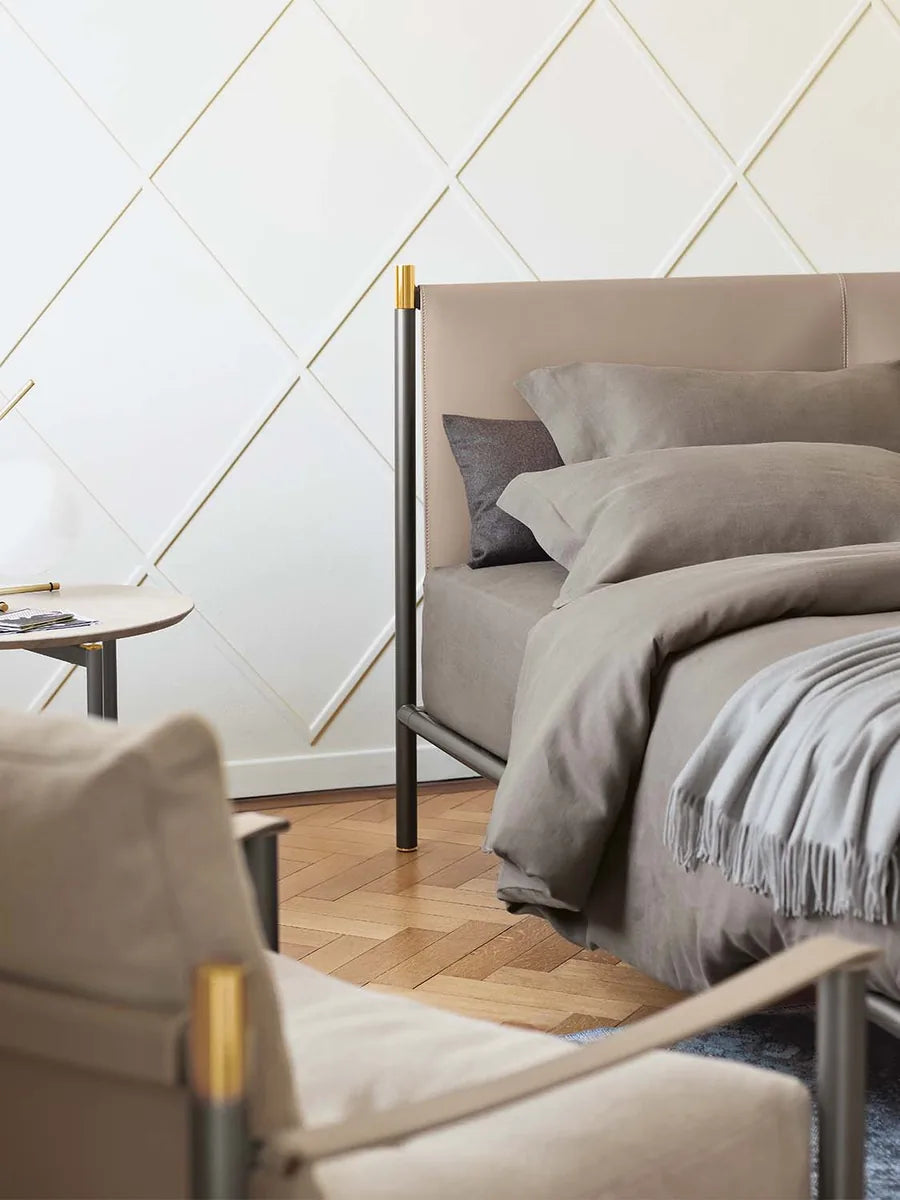 Flou Iko Matrimoniale - Letto design Rodolfo Dordoni con struttura in ferro e dettagli in materiali preziosi
