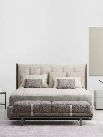 Flou Koi letto matrimoniale design Carlo Colombo con struttura in metallo e testata imbottita
