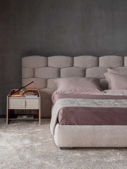 Flou Majal Testata Larga - Letto matrimoniale con testata tessile intrecciata design Carlo Colombo