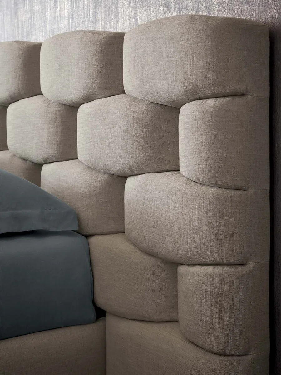 Flou Majal Testata Larga - Letto matrimoniale con testata tessile intrecciata design Carlo Colombo