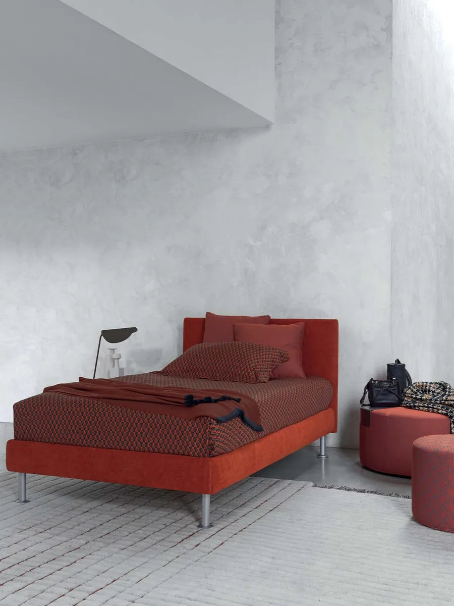 Flou Notturno Singolo letto singolo design italiano testata imbottita in tessuto o pelle