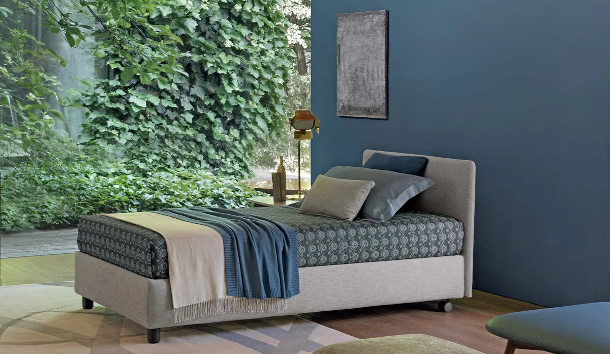 Flou Notturno Singolo letto singolo design italiano testata imbottita in tessuto o pelle