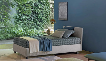 Flou Notturno Singolo letto singolo design italiano testata imbottita in tessuto o pelle