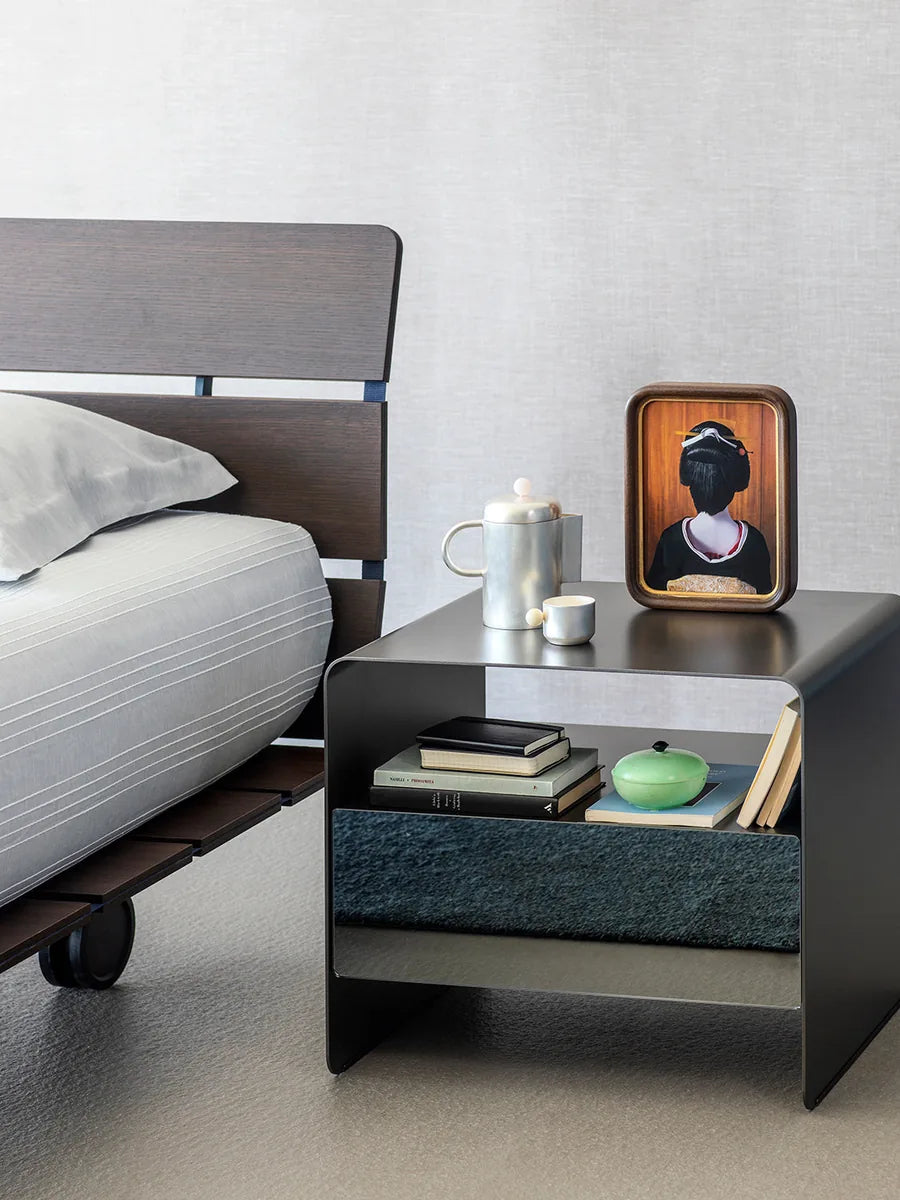 Flou Tadao Singolo, letto design in rovere tinto caffè, doghe portanti visibili