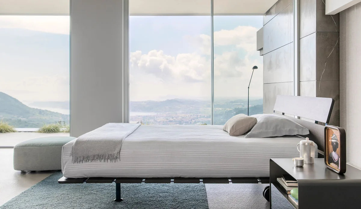 Flou Tadao Singolo, letto design in rovere tinto caffè, doghe portanti visibili