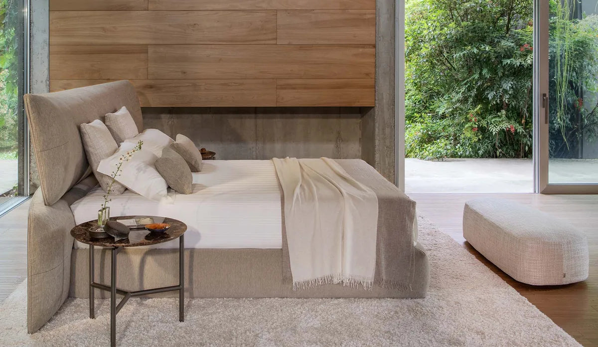 Flou Yuna Matrimoniale - Letto tessile design Carlo Colombo con testata imbottita generosa