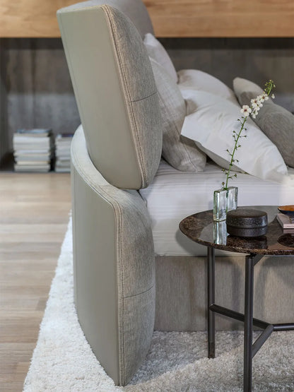 Flou Yuna Matrimoniale - Letto tessile design Carlo Colombo con testata imbottita generosa