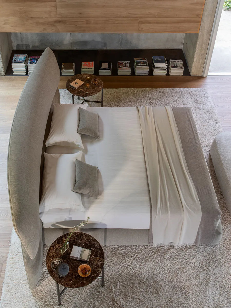 Flou Yuna Matrimoniale - Letto tessile design Carlo Colombo con testata imbottita generosa