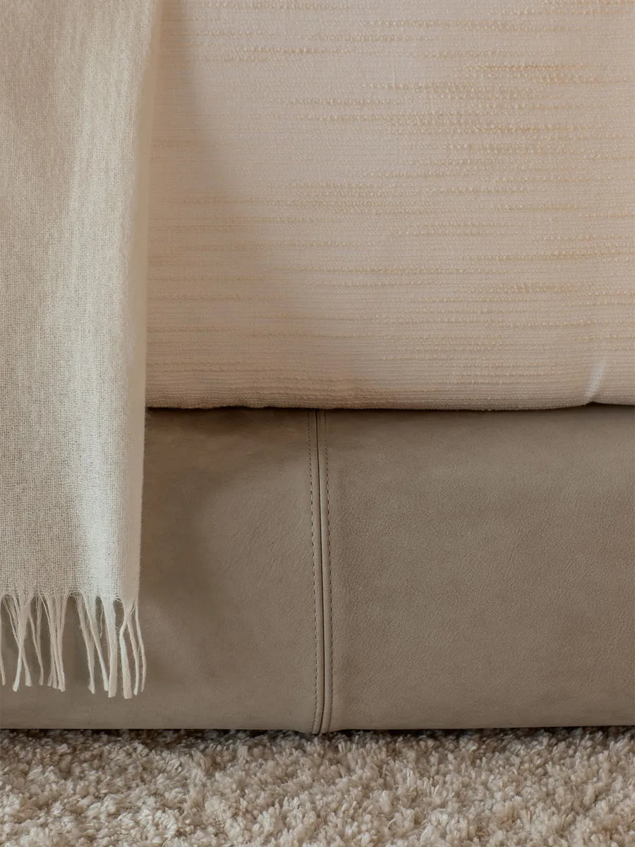 Flou Yuna Matrimoniale - Letto tessile design Carlo Colombo con testata imbottita generosa