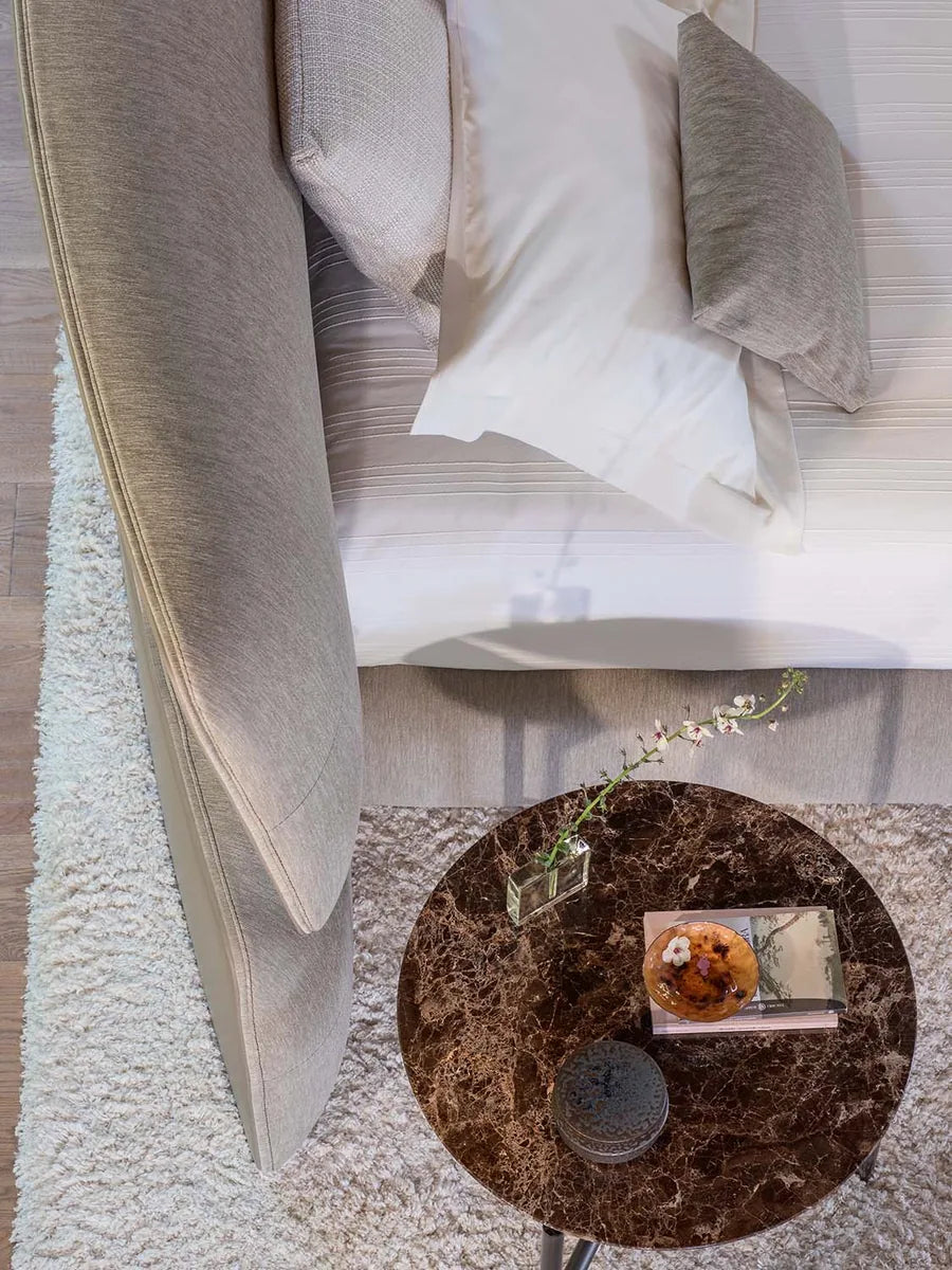 Flou Yuna Matrimoniale - Letto tessile design Carlo Colombo con testata imbottita generosa