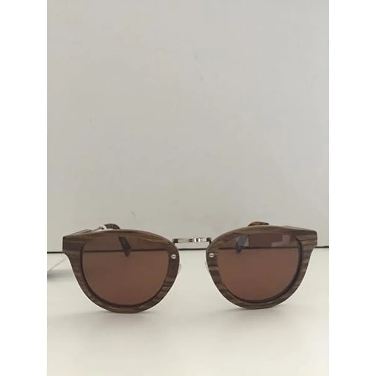 Stilmobili occhiali da sole unisex in legno marrone, accessorio elegante e sostenibile