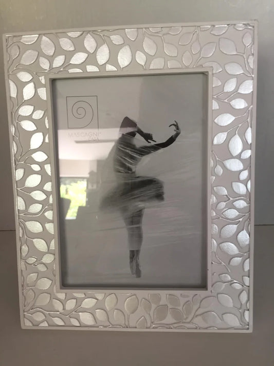 Mascagni portafoto in legno bianco 13x18 con motivi in rilievo