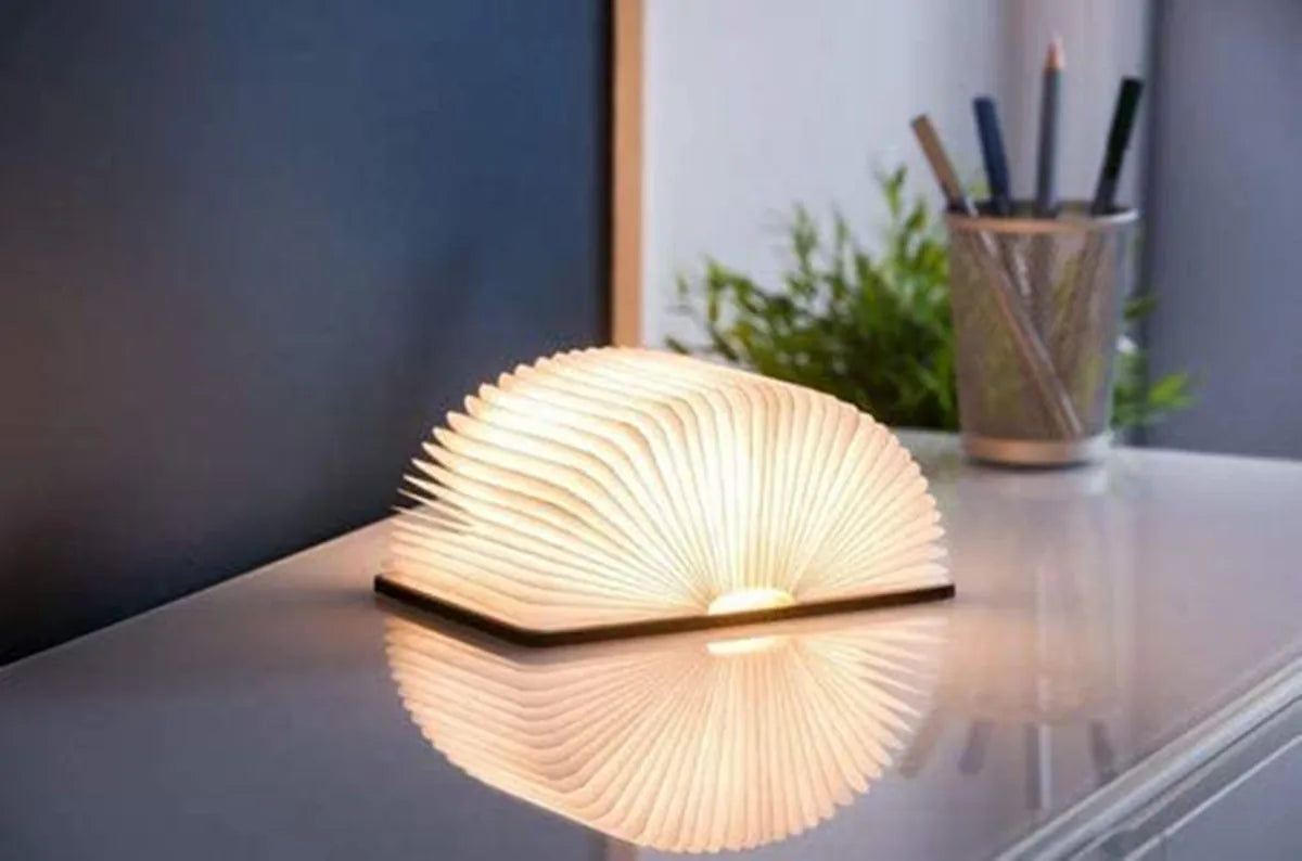 Gingko Smart Book Light Mini lampada libro legno di acero beige con luce LED ricaricabile