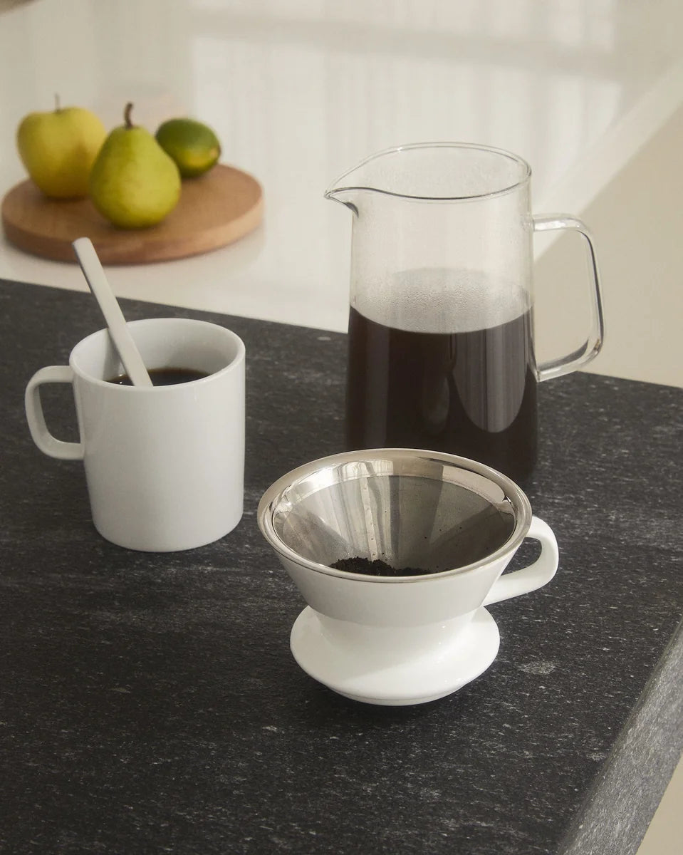 Alessi — Slow Coffee KT01S1 | Set caraffa pour over — dettaglio