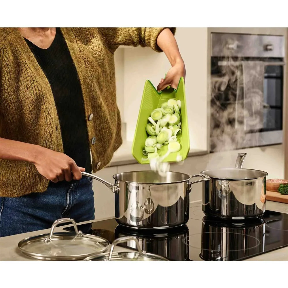 Joseph Joseph Chop2Pot Plus tagliere pieghevole in polipropilene con superficie texturizzata antiscivolo