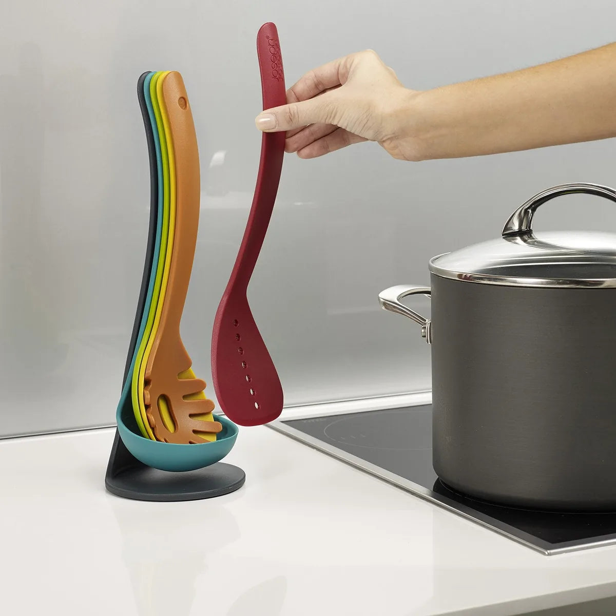 Joseph Joseph Set 5 Utensili Nest con Base - Utensili da Cucina Impilabili