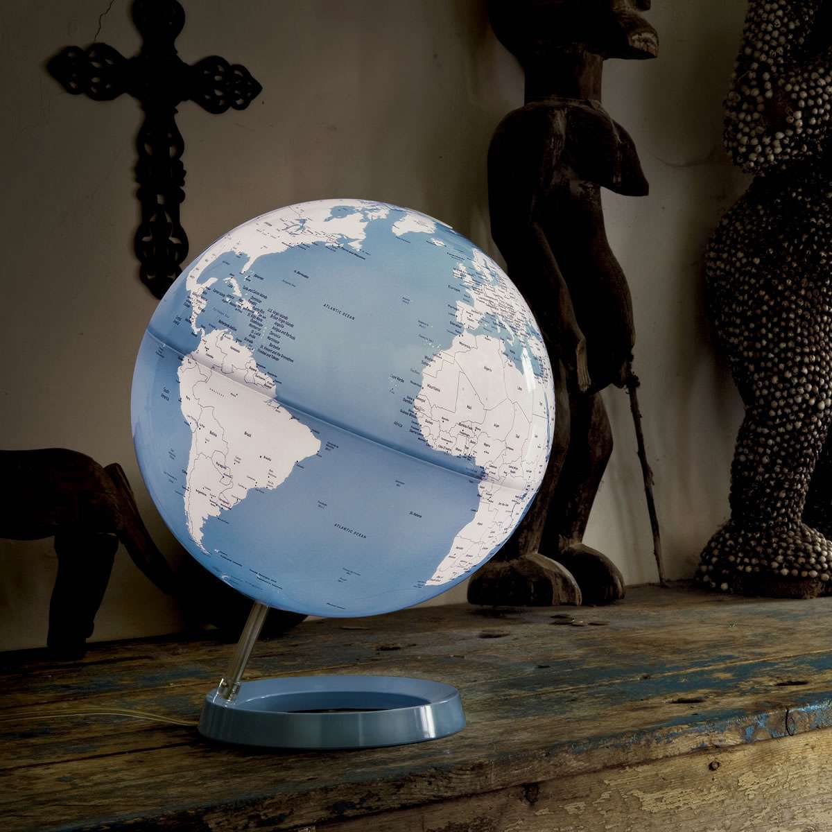 Atmosphere Light & Colour Pastel Azure — sfera azzurra illuminata, tono pastello delicato