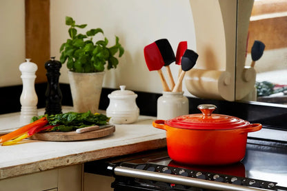 Le Creuset Cocotte rotonda Evolution in ghisa colore rosso - Stilmobili
